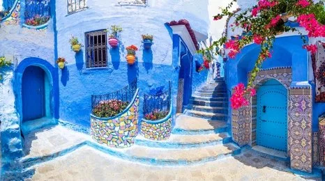 Local-tour-guide-in-Chefchaouen-Medina