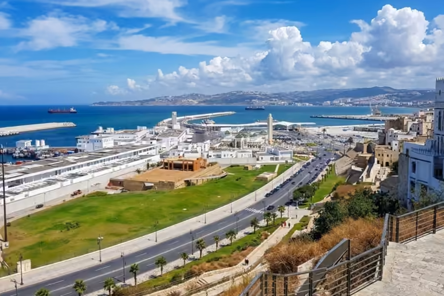 Le port et la baie de Tanger vus depuis le point de vue de la kasbah