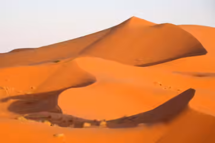 Las crestas afiladas de las dunas de Erg Chebbi, cerca de Merzouga